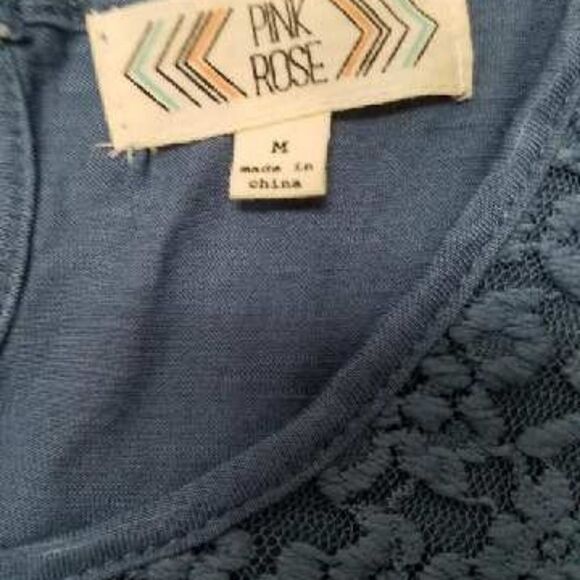 Pink Rose blue high low tank. Has lace around sz M - Picture 5 of 5